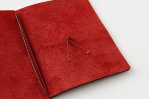 TRAVELER'S notebook Passport Size LOVE AND TRIP Red (PREORDER)